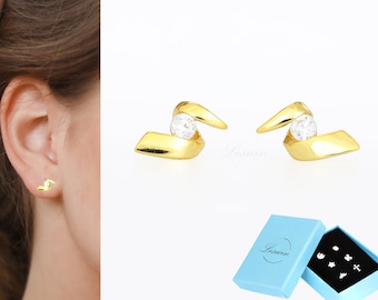 14k Gold Glatt gedrehte Draht Ohrstecker, Winzige Helix Ohrringe, Zierliche Gold CZ Statement Ohrringe, Minimalistisches Design, Eleganter Schmuck, Geschenk für Sie