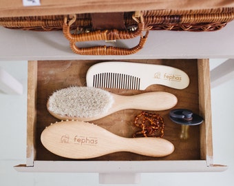 Brosse à cheveux et peigne en bois naturel pour bébé pour nouveau-nés et tout-petits / brosse à cheveux en poils de chèvre doux pour berceau parfait cadeau de douche de bébé