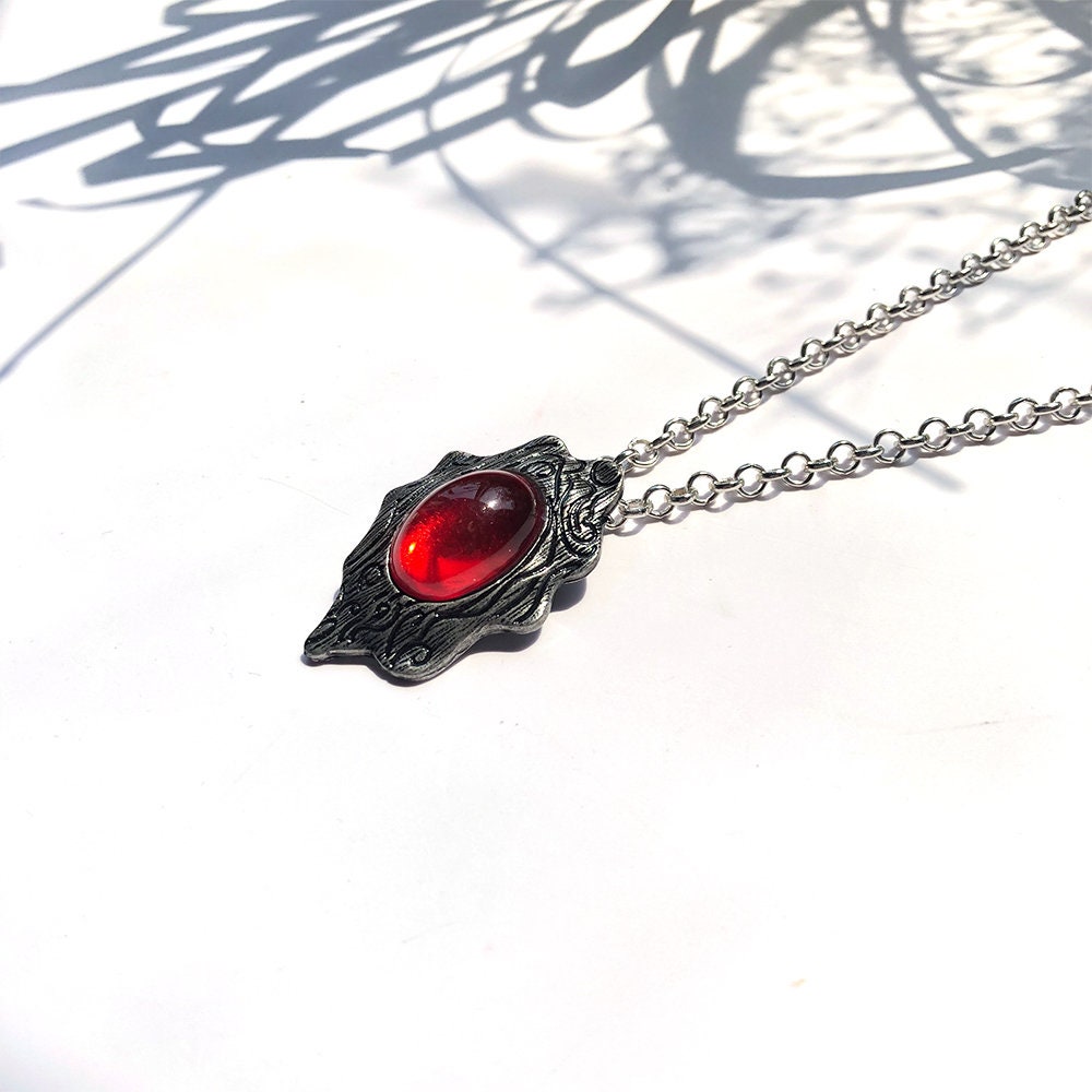 Game Devil May Cry Dante's Amulet Necklace Red Crystal Pendant