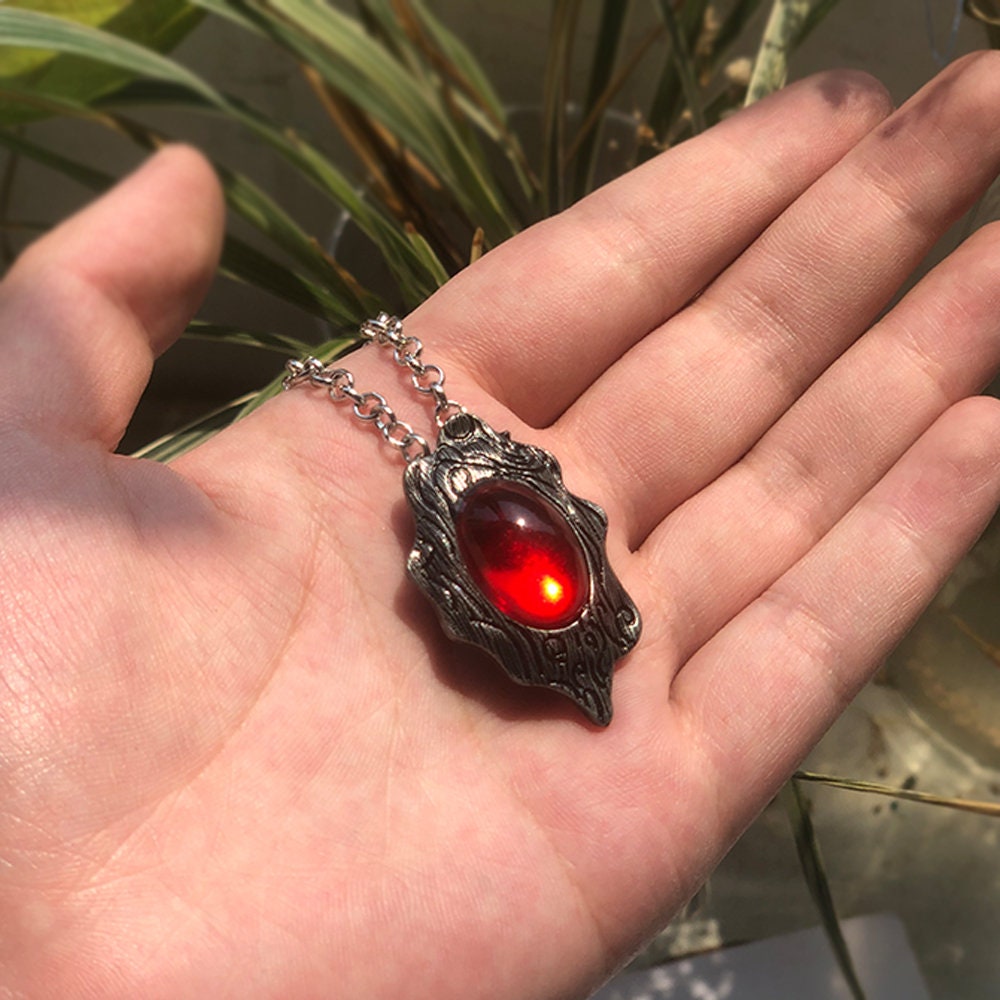 Game Devil May Cry Dante's Amulet Necklace Red Crystal Pendant