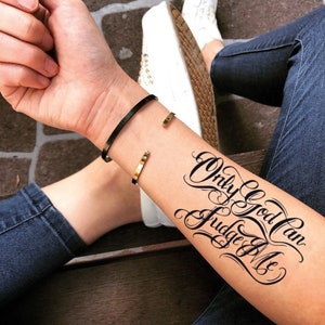 Só Deus pode me julgar Adesivo de tatuagem temporária falsa (conjunto de 2)