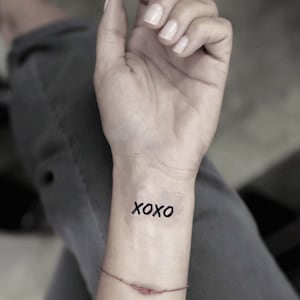 Adesivo de tatuagem falsa temporária XOXO (conjunto de 4)