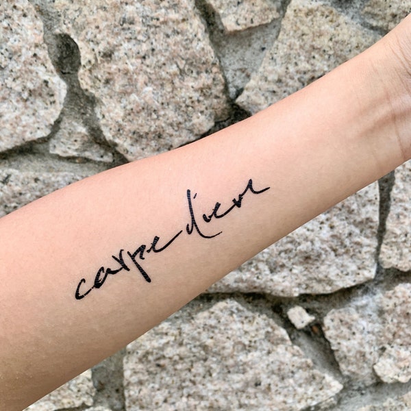 Autocollant de faux tatouage temporaire Carpe Diem (Ensemble de 2)