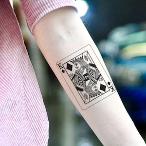 Adesivo temporaneo per tatuaggio con carta da gioco "Re di quadri" (set da 2)