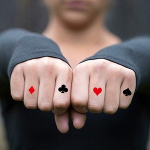 Adesivo temporaneo per tatuaggio finto con simboli di carte da gioco (set di 2)