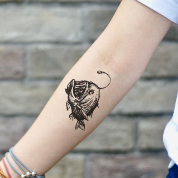 Miky в Instagram: «#fish #fishtattoo #poisson #tattoo» | Small fish tattoos,  Tattoos, Pisces tattoos