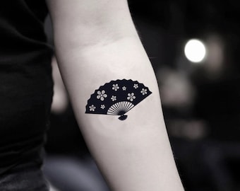Microrealistic hand fan tattoo done on the forearm