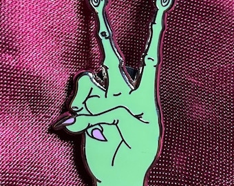 Alien Peace Pin