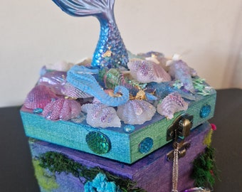 Beautiful mermaid/Siren Trinket box/ Mermaid Trinket box/ Handmade Mermaid Box/ Sirens