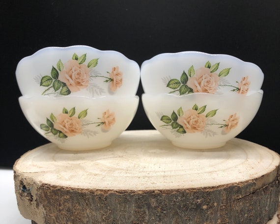Vintage Retro Arcopal France Pink Rose Dishes, Dessert Dishes, Snack  Dishes, White Opaline, Milk Glass, Set of 4. 