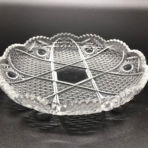 Vintage brilliant cut round lead crystal bowl, with cut stars and sawn fan-shaped raised edge.