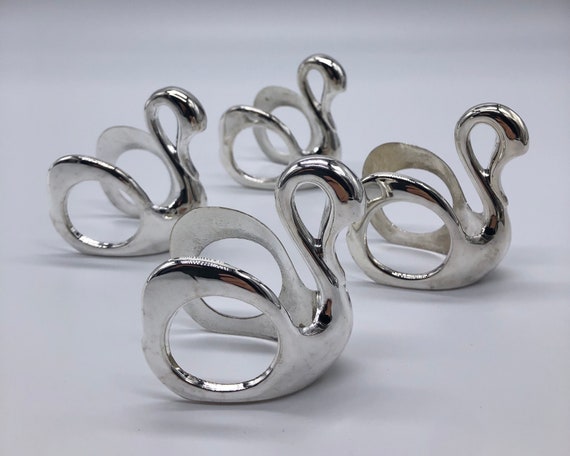Silver swan store ring holder