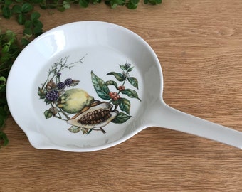 Vintage Villeroy and Boch Luxembourg Bottanique white round ceramic skillet, baking dish with handle, fruit and vegetable decoration