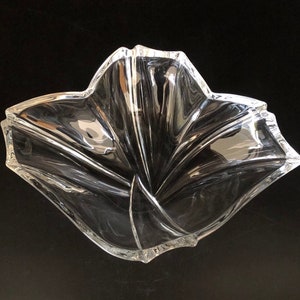 Glasschale, Bonbonschale, Ringschale, Schmuckschale, Schlüsselschale, in Blattform.