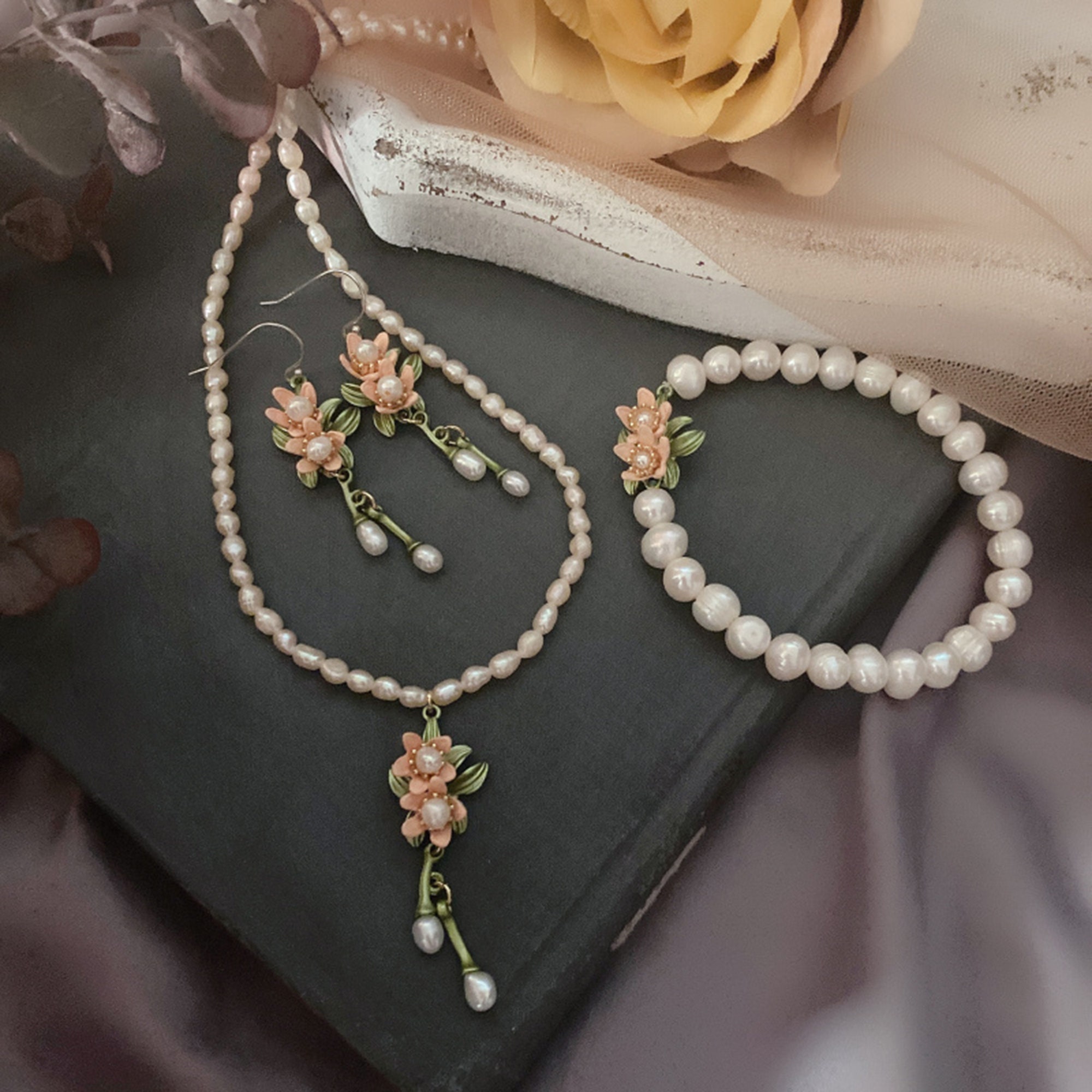 Orange Blossom Pendant - Flower Pearls