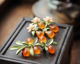 Orange heart satisfied heart retro pastoral fengsen women ' s orange brooch orange glazed berry collar pin hairpin ear clip