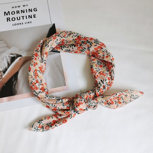 SMALL SQUARE SCARF