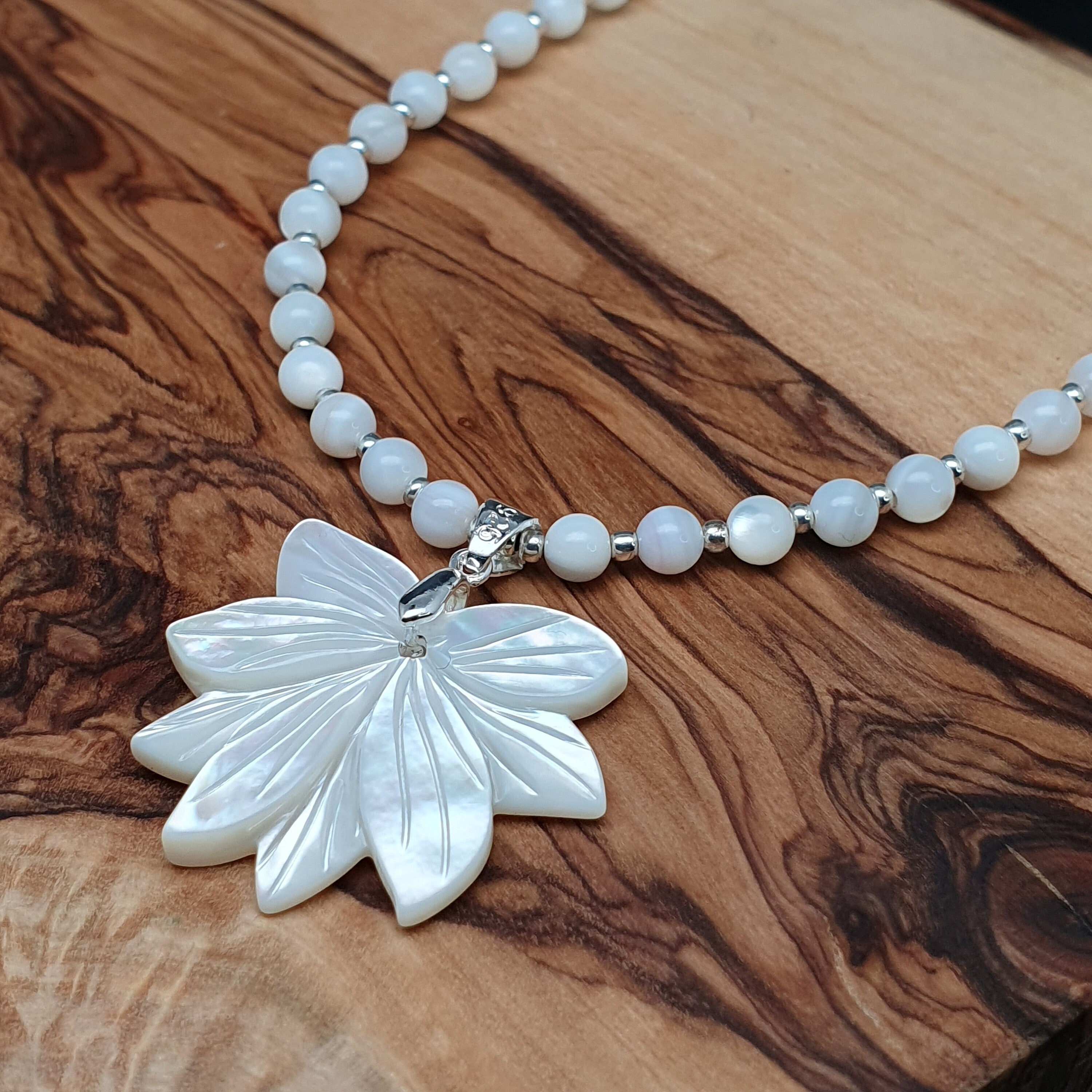 Vintage Floral Mother Of Pearl Necklace - Gem