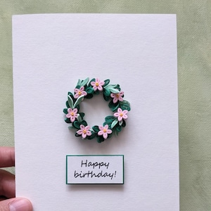 Tarjeta con mini corona de flores rosas hecha a mano - Arte de filigrana de papel - Regalo para el Día de la Madre