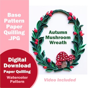 Puede incluir: Una corona de quilling de papel con hojas verdes, bayas rojas y tres setas rojas y blancas. Se muestra el texto "Autumn Mushroom Wreath". La imagen también incluye el texto "Base Pattern Paper Quilling .JPG" y "Digital Download Paper Quilling Watercolor Pattern".