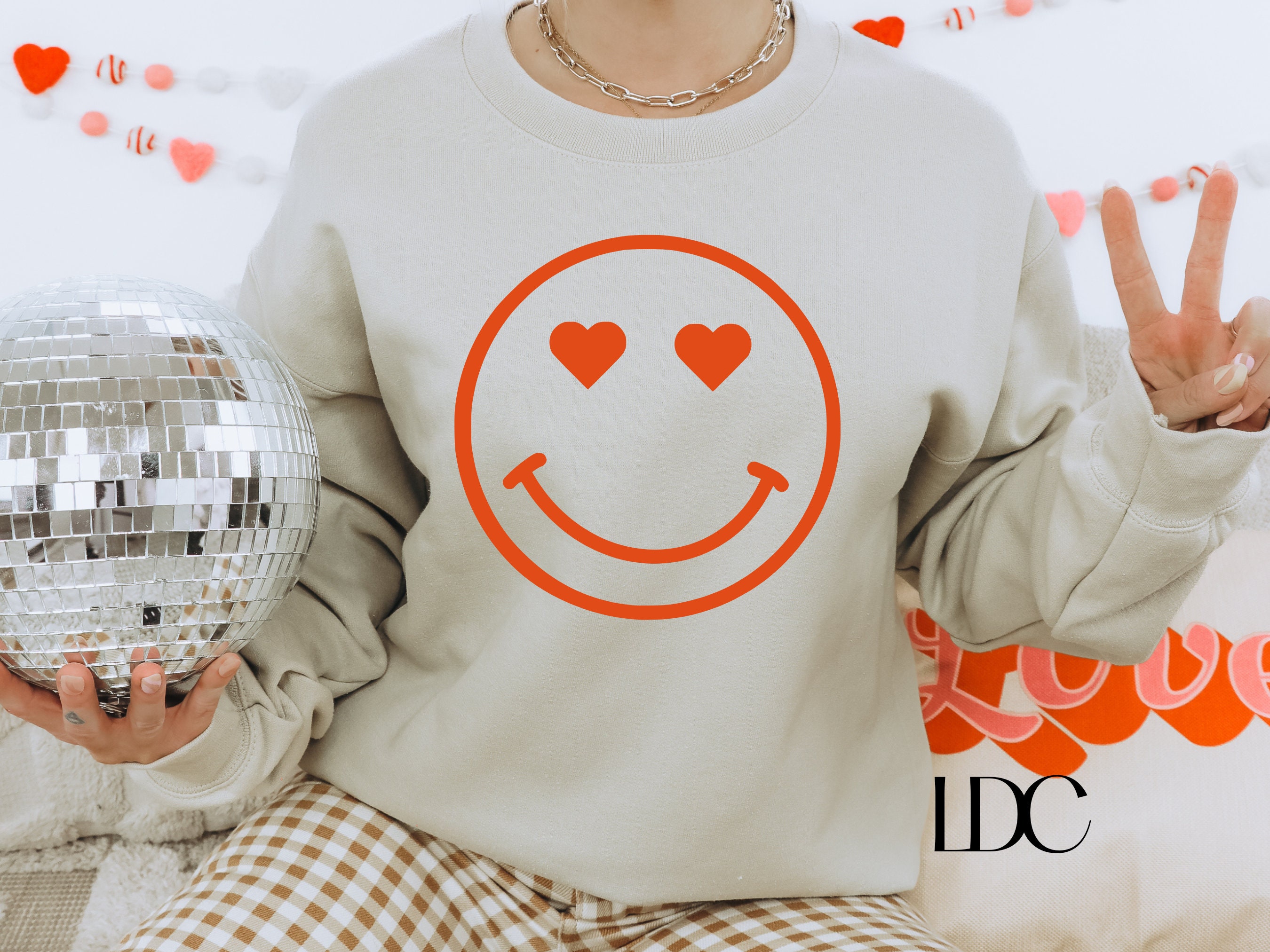 Heart Eyes Smiley Face SVG: Valentine's Day Cricut Design (digital ...