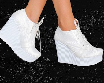 Converse à talons pour mariage : baskets de mariée, chaussures brodées de dentelle, chaussures à plateforme pour la mariée, baskets hautes p