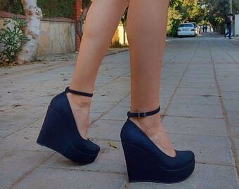 black closed in wedges
