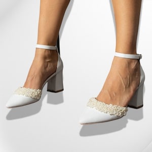 White Pearl bead Wedding shoes, Women&#39;s High Block Pumps, Bridal Shoes, White Bride Heels, Bridesmaid Shoes, High Heels, Women&#39;s pumps