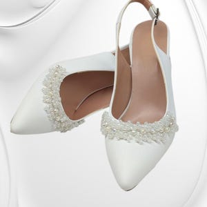 Witte parel bruidsschoenen, hoge hakken bruiloft, elegante bruidschoenen, parel enkelbandje hakken, trouwschoenen, hakken bruidsmeisje, bruiloft hakken
