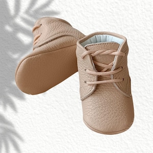 Bottines pour bébé en cuir véritable faites à la main - Chaussures premiers pas à semelle souple - Chaussons pour nouveau-né - Chaussures pour bébé - Cadeau de baby shower, véritable chaussure pour nouveau-né
