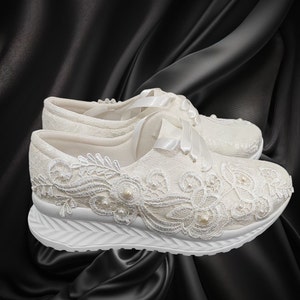 Embroidered Wedding Converse, Wedding Shoe, Bridal Sneakers, Bride Snekers, Bride Shoes, Lace bridal shoes, Lace wedding shoes, brautsneaker