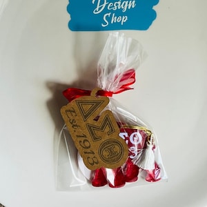 Set of 10 Laser engraved favor gift tags, bridal gift tags, Personalized gift