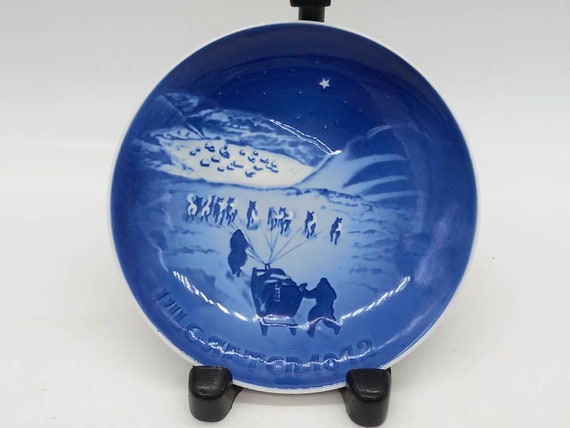 Royal Copenhagen Christmas Plate JULE AFTER 1972 B&G In Greenland Dog Sled 