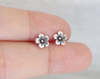 Sterling Silver Dainty Flower Stud Earrings, Floral Blossom Flower Stud Earrings, Minimalist Stud Earrings, vintage earring, flower lover