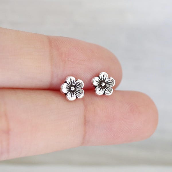 Sterlingzilveren sierlijke bloem oorknopjes, bloemen bloesem bloem oorknopjes, minimalistische oorknopjes, vintage oorbel, bloemenliefhebber