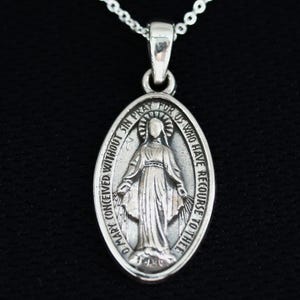 Sterling Silver Virgin Mary Necklace – Symbol of Faith & Protection, Virgin Mary Medal Necklace, Catholic Faith Jewelry Gift, Mother Mary