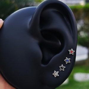 Flower studs earrings, tiny flower earrings, dainty flower earrings, flower studs, Silver flower, mini flower, Flower-Shaped Earrings