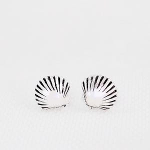 925 Sterling Silver Seashell Stud Earrings – Inspired by Ocean Treasures, Minimal and Elegant Stud Earrings, Perfect for Beach Lovers.
