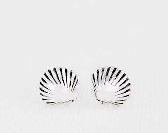 Pendientes de concha de plata de ley 925: inspirados en los tesoros del océano, pendientes minimalistas y elegantes, perfectos para los amantes de la playa.