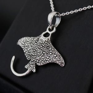 925 Sterling Silver Manta Ray Pendant Necklace – Realistic Stingray Charm, Ocean-Inspired Jewelry, Nature Gift for Her, Gift for Ocean Lover