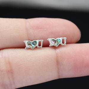 Pendientes de botón "Te amo" de plata de ley 925, pendientes "Te amo", pendientes de amor con letra, pendientes con letra, pendiente de perla, pendiente de abulón