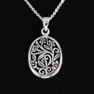 Handcrafted Sterling Silver Floral Pendant Necklace – Vintage Flower Charm, Elegant Gift for Her, Everyday Wear Jewelry, Romantic Necklace