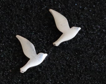 Dove Stud Earrings in Sterling Silver, Cute Dove Bird Earrings, Pigeon Earrings, Nature Inspired Animal Earrings, Bird Stud Earrings