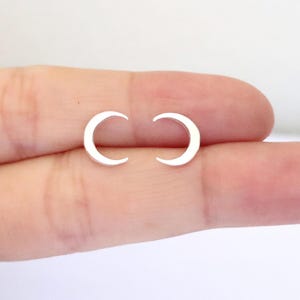 925 Sterling Silver Crescent Moon Earrings – Cute Moon Studs, Minimalist Celestial Earrings, Gift for Her, Gift for Him, Moon Earrings