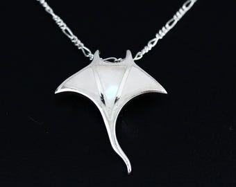 925 Sterling Silver Pearl Manta Ray Pendant, Manta Ray Shell Pendant, Manta Ray Necklace, Stingray Pendant, Gift, Pearl Manta Ray Charm, MOP