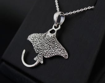 925 Sterling Silver Manta Ray Pendant Necklace – Realistic Stingray Charm, Ocean-Inspired Jewelry, Nature Gift for Her, Gift for Ocean Lover