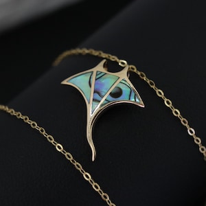 Gold Plated Sterling Silver Manta Ray Necklace, Ocean Animal Pendant, Mother Of Pearl Inlay Jewelry, Sea Life Gift for Her, Abalone Necklace