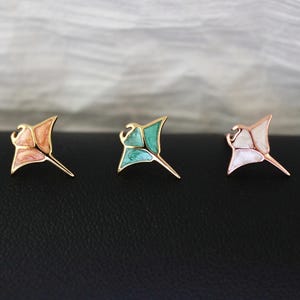 Brincos de arraia-manta em prata de lei banhada a ouro, brincos de animais marinhos, joias com incrustações de esmalte, presente com tema da vida marinha para ela, brincos de arraia-manta