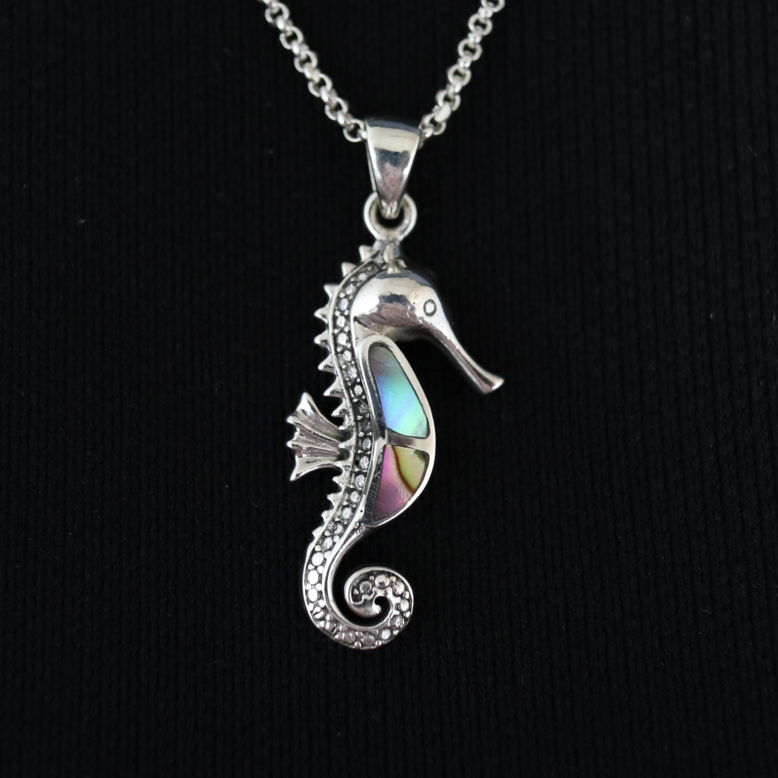 COLLANA CON CAVALLUCCIO MARINO [ COLLANE