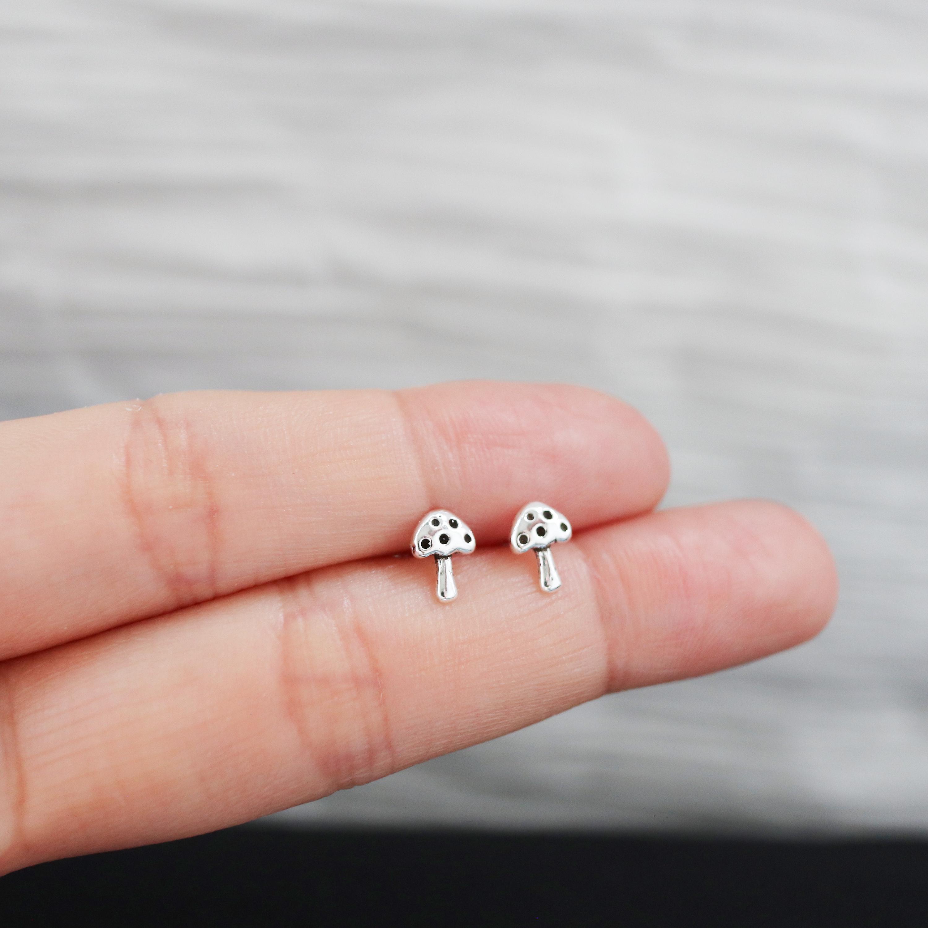 DAYLINLOVE Orecchini a perno a forma di fungo, in argento
